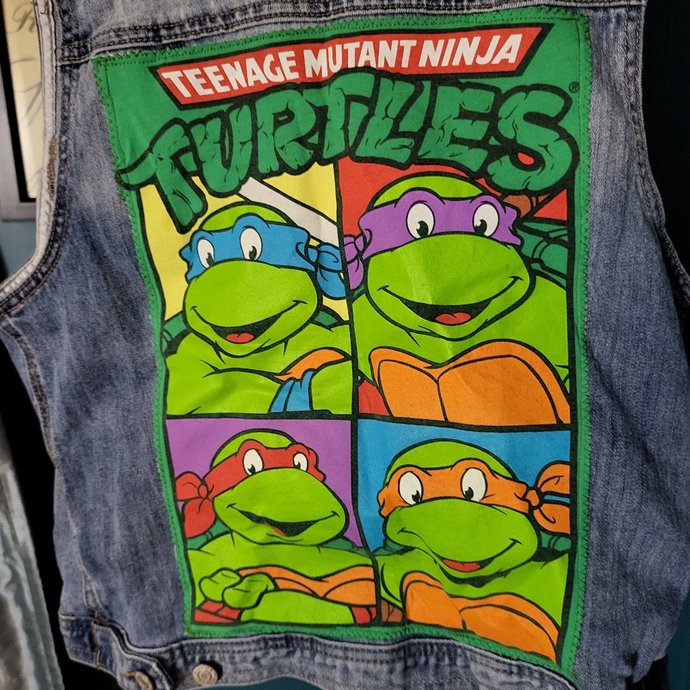 Maurice's size small denim vest, TMNT Applique
